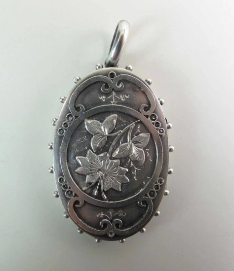 Fine-Antique-Victorian-Sterling-Silver-Locket-full-1o-720-95c35699-f.png