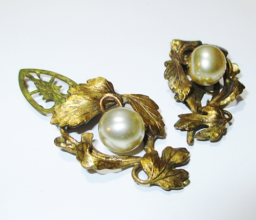 floral pearl dress clips,30s 40s,fur clips,anothertimevintageapparel.JPG