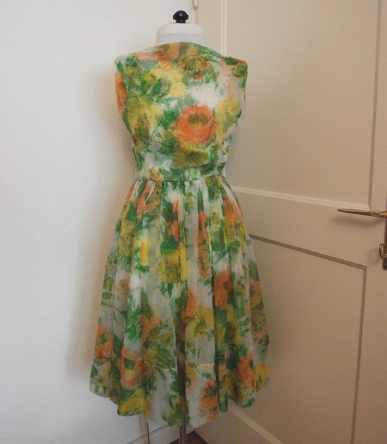 flowerprintdress1.jpg