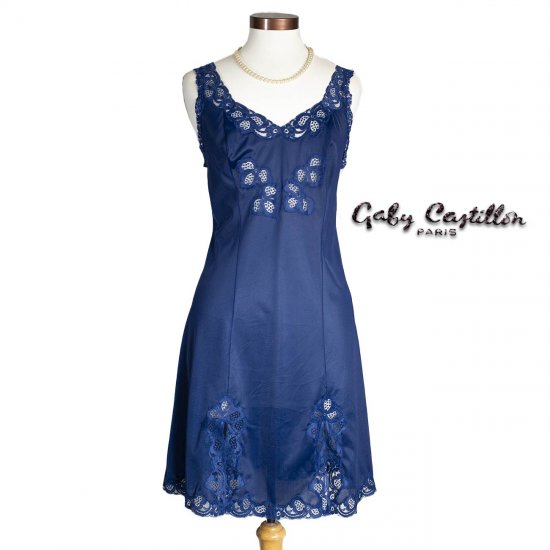 Gaby-Castillon-Paris-vintage-lingerie.jpg