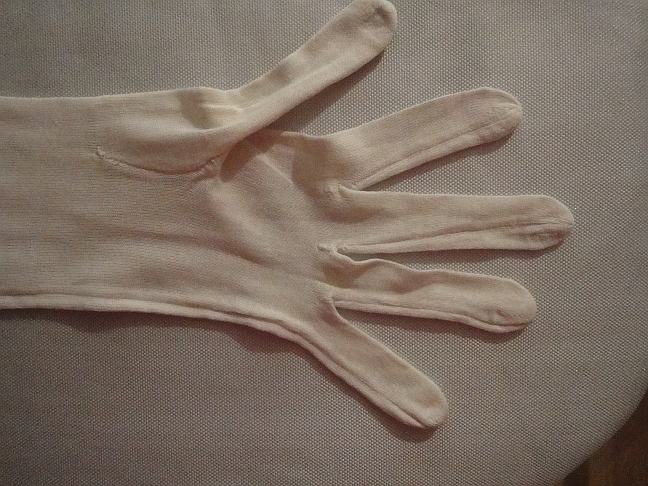 glove1.jpg