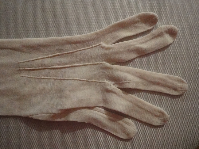 glove2.jpg