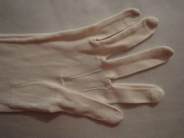 glove3.jpg