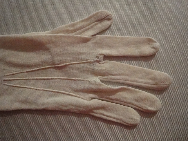 glove4.jpg