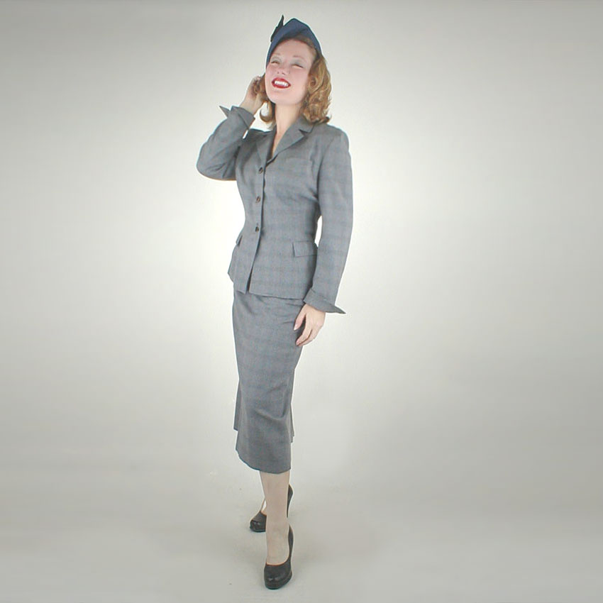 greynos40ssuitcaselot1.JPG