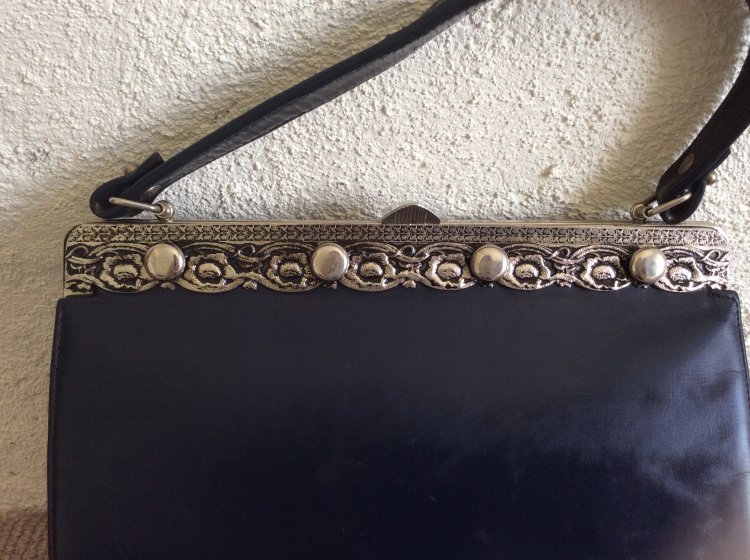 Can anyone identify what model this is? : r/handbags