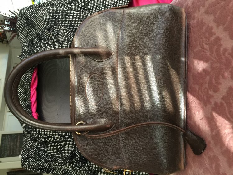 Can anyone tell me how old is this bag? And whats the model name? 😟 : r/ handbags