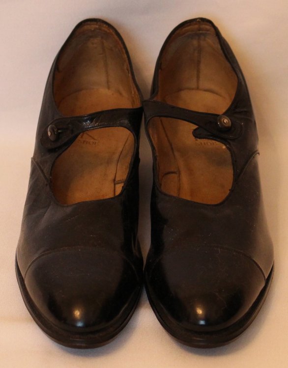 Are these Edwardian or 1920's shoes? | Vintage Fashion Guild Forums