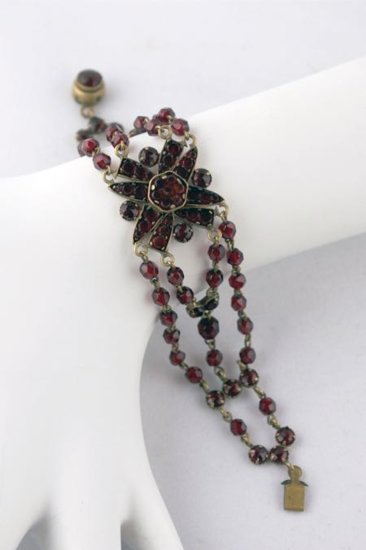 JB67-Czech glass garnet beads bracelet 1910s flower center - 7.jpg