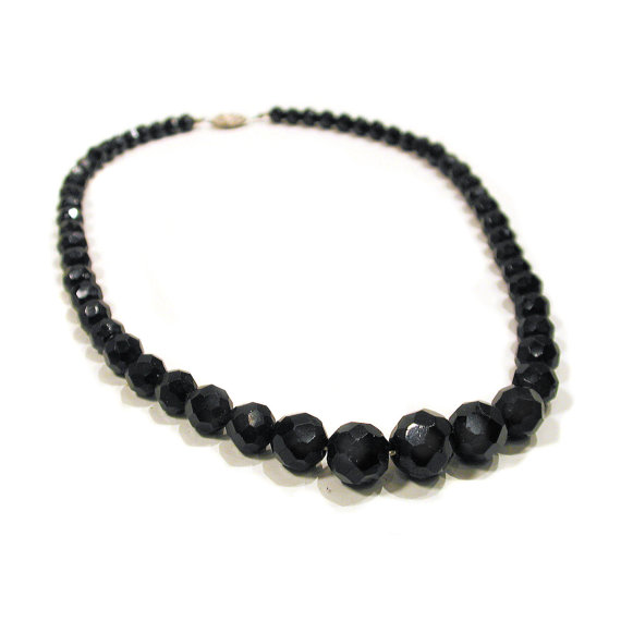 jet-necklace_sm.jpg