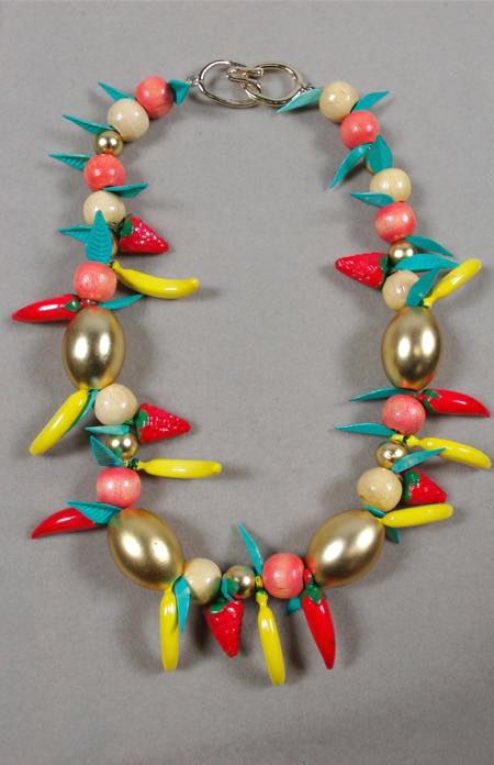 JN123-70s 80s necklace fruit gold pearls Carmen Miranda - 6.jpg
