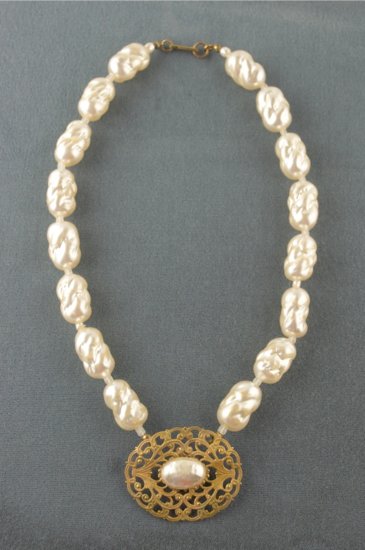 JN140-Miriam Haskell necklace baroque pearls filigree 1970s 80s - 1.jpg
