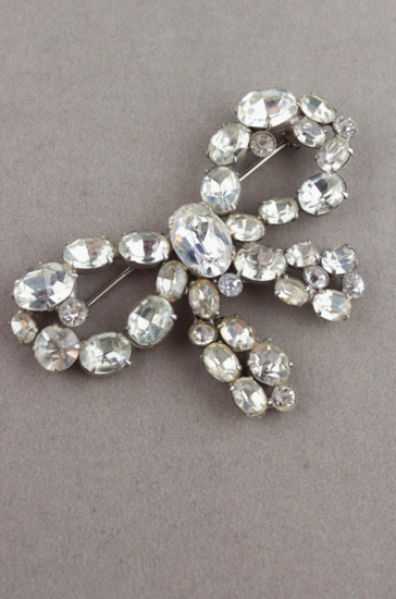 JP86-large 1930s clear rhinestone bow pin brooch - 1.png