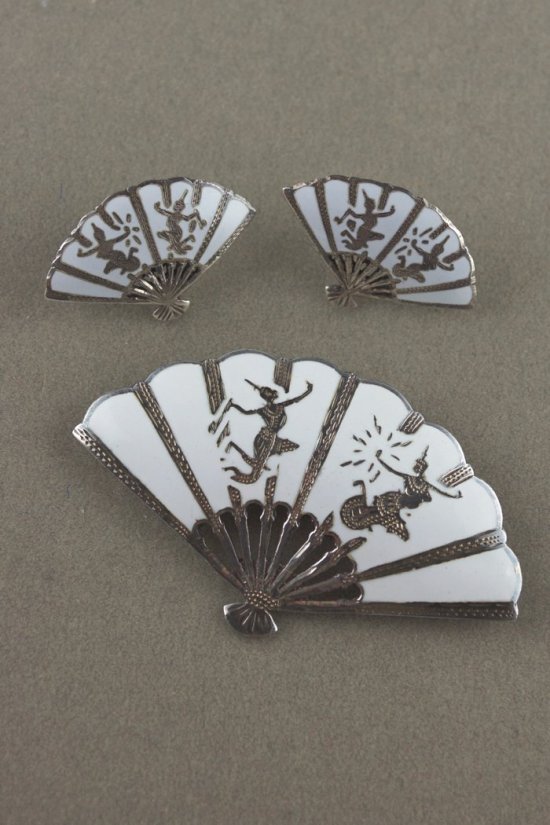 JS104-Siam silver dancers white fans sterling brooch set 1960s - 1.jpg