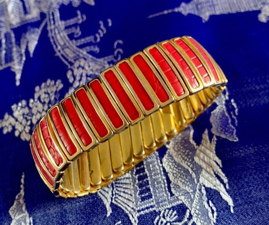 kerryharris redbracelet.jpg kerryharris redbracelet.jpg