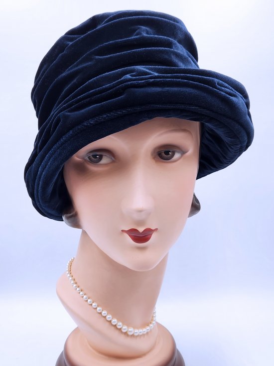 lauraashleybluehat01.jpg