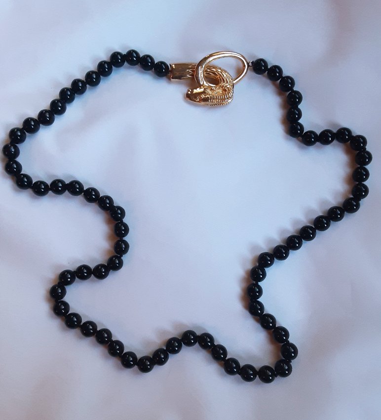 lesblackbeads01a.jpg