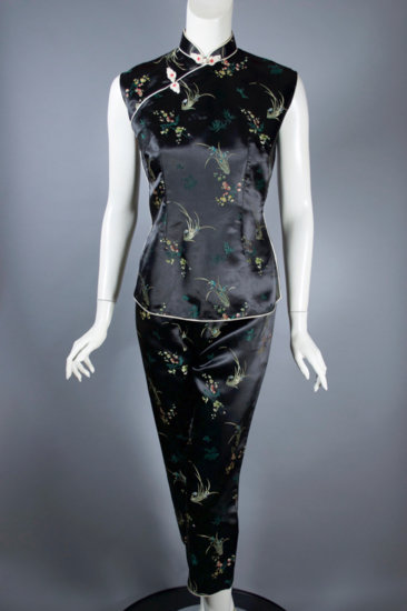 LG140-lounging pajamas 1950s Asian style black satin floral - 04.jpg