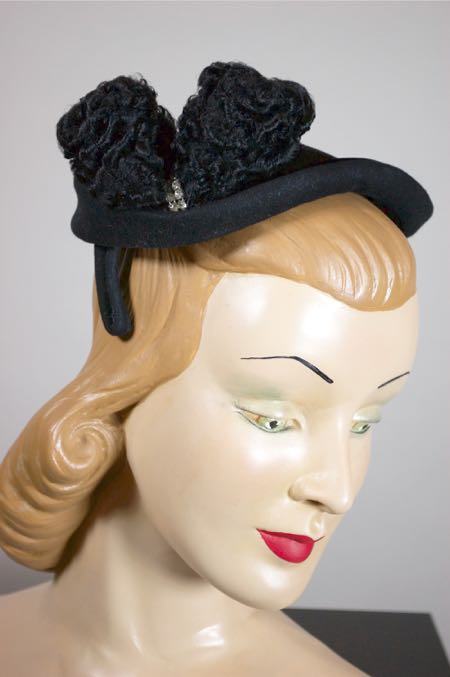 LH320-1950s hat ladies black wool felt curly lamb trim - 02.jpg