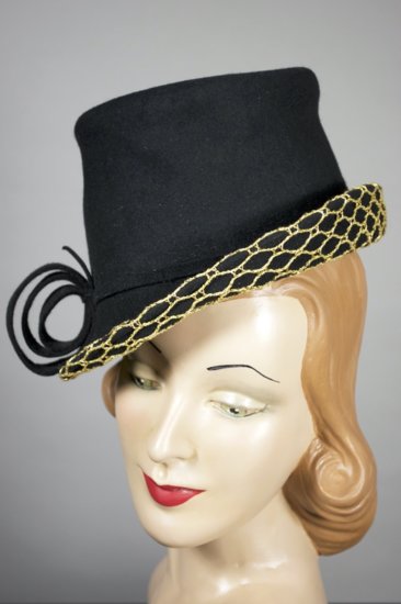 LH347-late 1930s tilt hat top hat black felt gold trim 1940s - 03.jpg