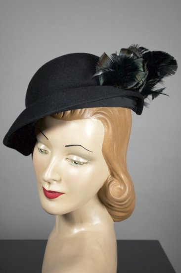 LH350-1930s black hat profile tilt hat feathers trim asymmetrical - 08.jpg