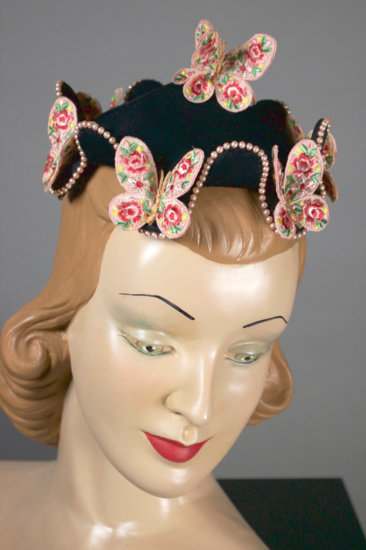 LH359-Bes-Ben hat 1950s butterflies pink black wool pearls - 01.jpg