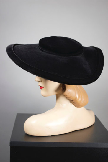 LH367-New Look hat 1950s black velvet wide brim platter - 7.jpg