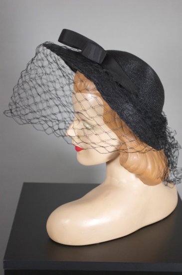 LH385-wide brim black straw 1930s 1940s hat with veil  - 6.jpg