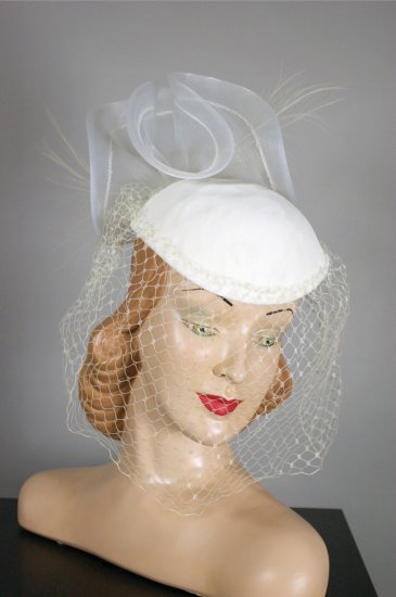 LH387-1980s cocktail hat fascinator veil white velvet feathers - 1.jpg