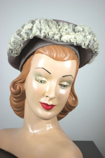 LH442-grey wool felt pancake beret halo tilt hat 1940s - 1.jpg