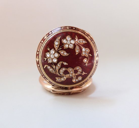 locket with diamonds007.jpg