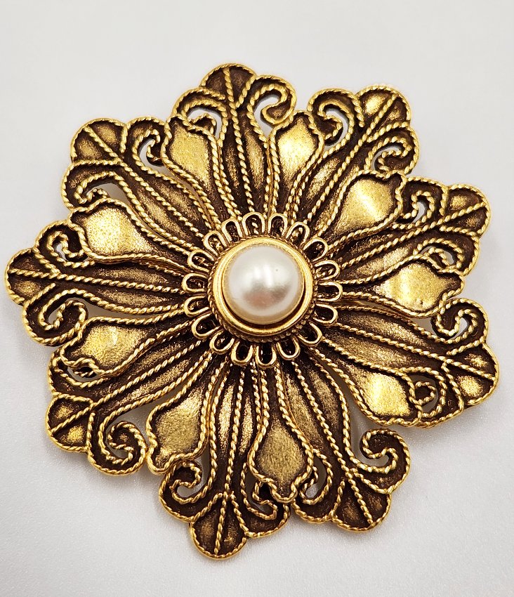 mmasongbrooch01.jpg