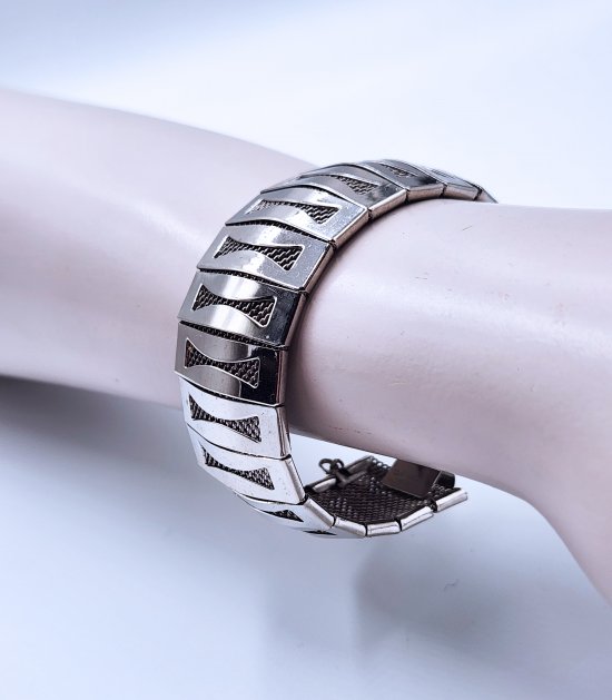 morreybracelet06.jpg