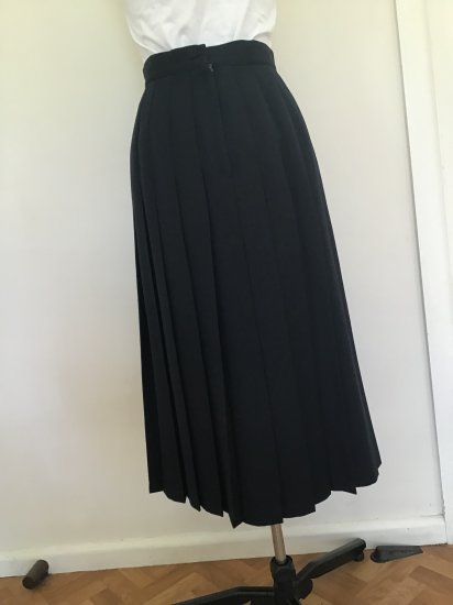 navy skirt front.jpg