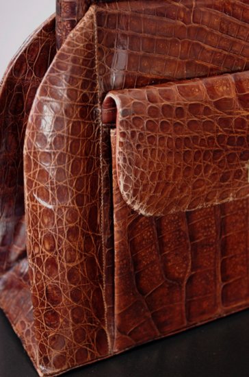 P268-vintage caiman alligator handbag 1950s brown - 7.jpg