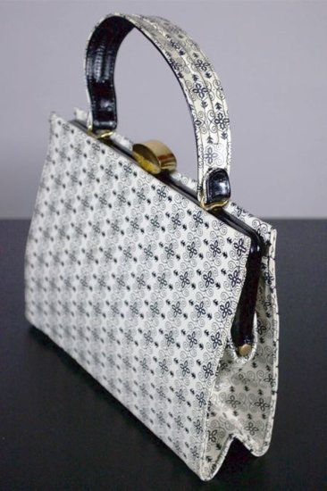 P357-ivory black printed leather 1950s handbag purse - 5.jpg