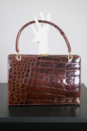 P372-boxy 1950s handbag alligator brown top handle purse - 01.jpg