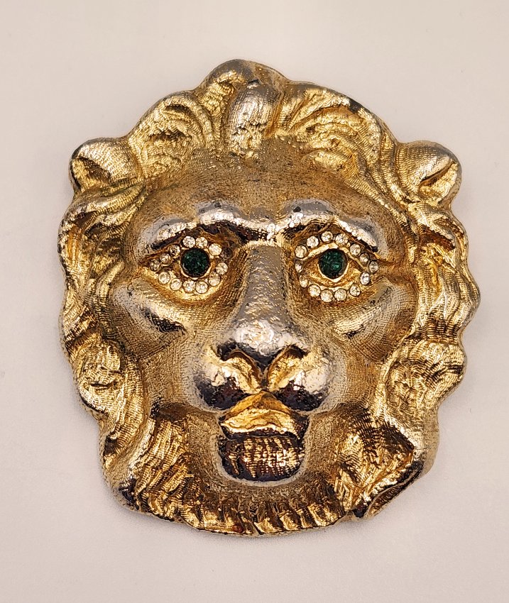 paulineraderlionbrooch01.jpg