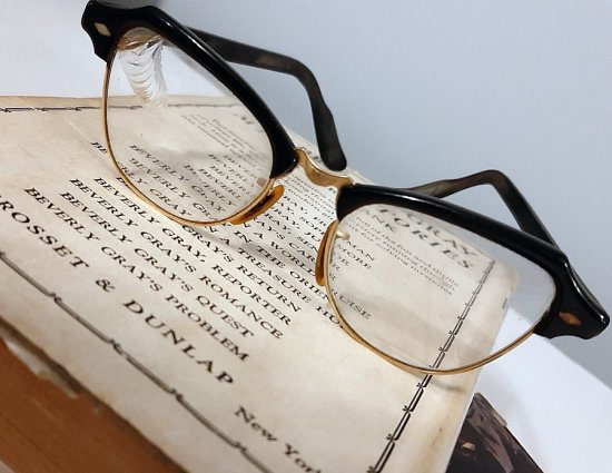 plastic and gold wire vintage 50s frames glasses.jpg