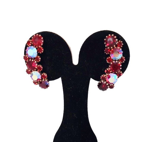 red_garnet_large_curved_rhinestone_earrings_karu_brand_1950s_vintage-removebg-preview.png