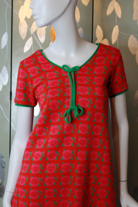 redandgreenknitrosedress-2.jpeg