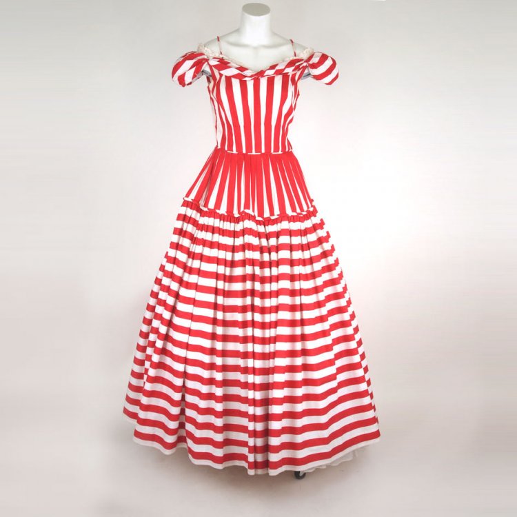 redwhitestripedombformal1.jpg