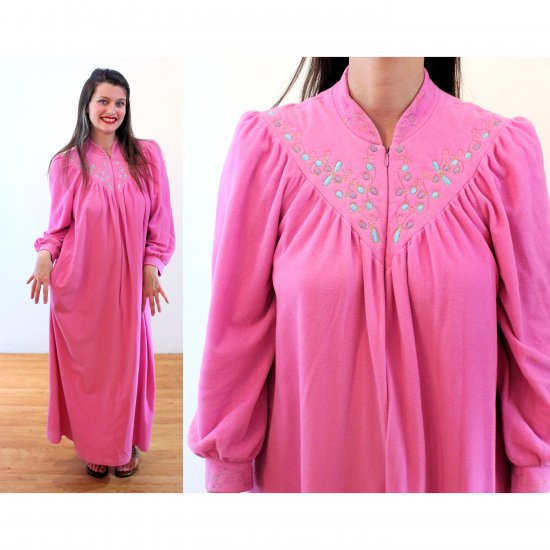 Robe_Vanity-Fair_Pink-Embroidered_Fleece-Nightie_SEV101522-450_001.JPG