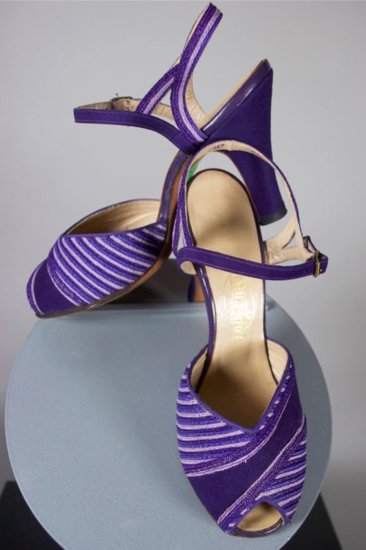 S119-early 1950s sandals size 6.5 M purple suede peeptoes - 05.jpg