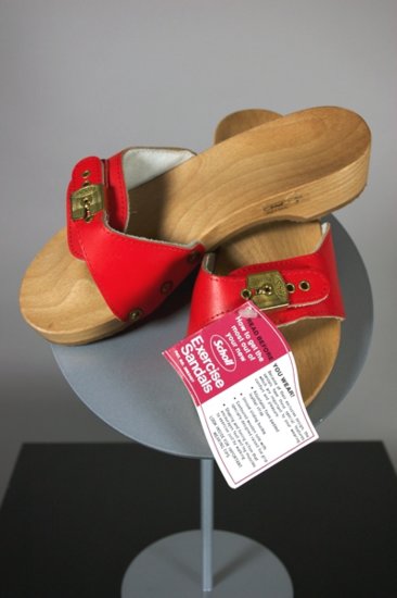 S120-Dr Scholls sandals 70s red size 7 never worn deadstock - 3.jpg