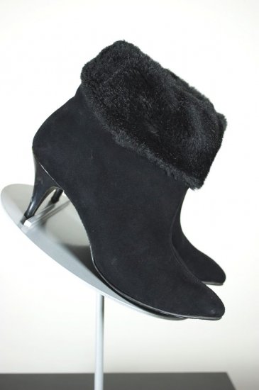 S138-1960s ankle boots 7 black pointy toes faux fur cuffs - 2.jpg