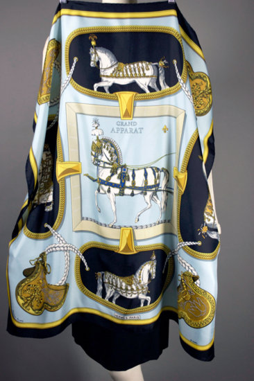 SC73-Grand Apparat Hermes silk scarf 1962 design reissue 2010 - 01.jpg