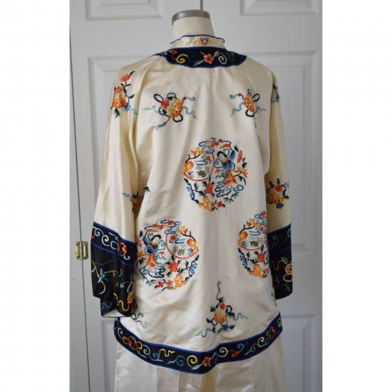 sep2005v6-vintage-chinese-silk-embroidered-pajamas.png