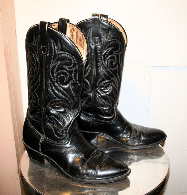 Shoes_Black-Cowboy-Boots-UFCW_TH_02_small.jpg