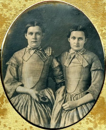 Sisters in Matching Dresses From the Victorian Era (11).jpg